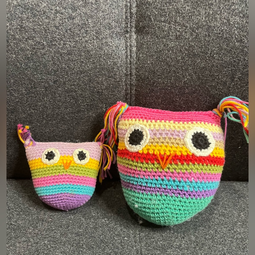 2 crochet owls